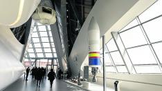 Una réplica del cohete español Miura 5, visible junto a la exposición que se inaugura hoy.
