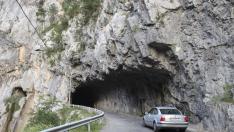 Uno de los túneles del desfiladero de la Inclusa que da entrada al valle de Chistau.