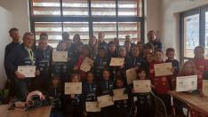 Los participantes en el campus del Mayencos y el Haut Béarn, con sus diplomas acreditativos.