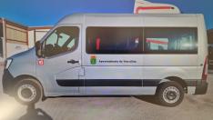 Furgoneta adquirida por el Ayuntamiento de Vencillón para facilitar el transporte a sus vecinos a localidades más grandes.
