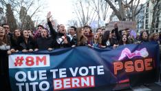pancarta con el lema Que te vote Tito Berni de NNGG de Madrid,