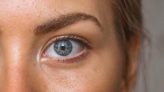 La moda viral para ponerse los ojos azules que desaconsejan los oftalmólogos.