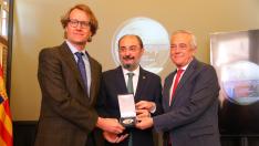El Gobierno de Aragón hace entrega de la medalla a los valores humanos a la Fundación Manuel Giménez Abad
