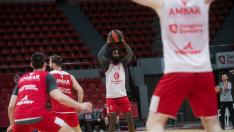 Entrenamiento del Casademont Zaragoza en el pabellón Príncipe Felipe