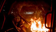 Varias personas incendiaron y dañaron mobiliario público en la capital francesa
