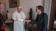 El papa Francisco saluda a Martínez-Almeida como "el heredero de la gran Manuela"