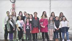 El barrio de San José de Huesca ha celebrado un encuentro de mairalesas entrantes y salientes amenizado por una disco-móvil.