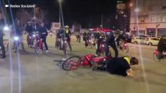 El alcalde de Bilbao se la pega con la bicicleta durante una marcha ciclista por la llegada del Tour de Francia a la ciudad