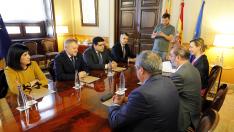 Responsables de la empresa KDK Automotive en una reunión con el presidente del Gobierno de Aragón, Javier Lambán, y la consejera de Economía, Marta Gastón.