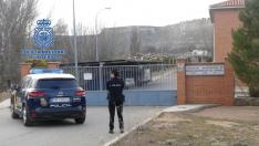 Acceso a la depuradora de Teruel, ubicada en la pedanía de Villaspesa, que estuvo custodiada por la Policía mientras duró la investigación.