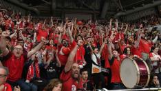 Afición celebrando la victoria del Casademont Zaragoza en la Copa de la Reina.