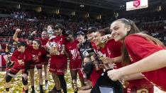 Foto de la final de la Copa de la Reina: Casademont Zaragoza-Perfumerías Avenida, en el pabellón Príncipe Felipe