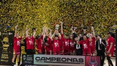 Foto de la final de la Copa de la Reina: Casademont Zaragoza-Perfumerías Avenida, en el pabellón Príncipe Felipe