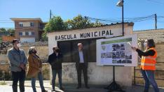Archivo - El director general de Carreteras, Bizén Fuster, visita Azanuy (Huesca) para conocer las obras de travesía.