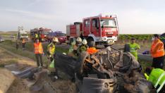 Estado en el que ha quedado el vehículo tras salirse de la carretera y chocar con un poste