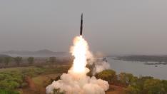 Corea del Norte prueba un nuevo tipo de misil balístico intercontinental Hwasongpho-18