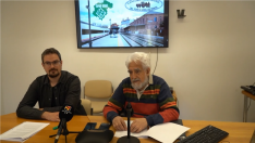 El portavoz de Teruel Existe, Manolo Gimeno, a la derecha, con el portavoz de la Plataforma en Defensa del Ferrocarril, Javier Cortés.