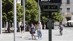 Calor en Zaragoza. Temperatura. Termómetro. 34 grados. gsc