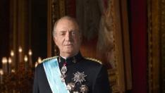 Fotografía oficial del Rey Juan Carlos I con el uniforme de gala