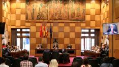 El salón de plenos del Ayuntamiento de Zaragoza, durante la sesión de este viernes.