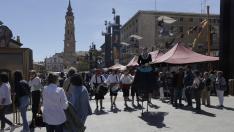 Las Fiestas Goyescas atraen a cientos de visitantes este domingo en la plaza del Pilar.