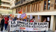 Fotos de la manifestación del 1 de Mayo en Huesca.
