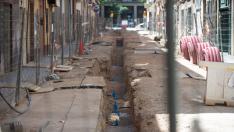 La reforma de la calle de Concepción Arenal de Zaragoza, que debería estar finalizada, está completamente parada.
