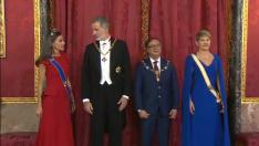 Gustavo Petro se salta el protocolo y asiste a la cena de gala en el Palacio Real con traje y corbata