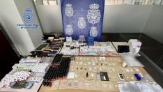 Agentes de la Policía Nacional han detenido en la provincia de Alicante a cinco personas como presuntas integrantes de un grupo criminal dedicado a la distribución de pornografía infantil y al tráfico de sustancias p