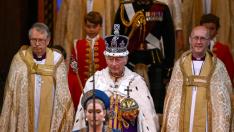 Salida de Carlos III tras ser coronado rey del Reino Unido.