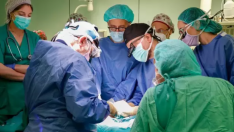 Personal del Hospital La Fe implanta por primera vez en Europa un marcapasos sin cables a un bebé prematuro de bajo peso