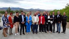 Componentes de la candidatura del PAR a las Cortes por Huesca junto al presidente del partido y el candidato a la presidencia de la DGA.