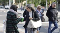 Tradicional cuestación de la Asociación Española contra el Cáncer en Zaragoza, este jueves.