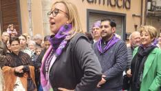 Mayte Pérez, cantando jotas, en las calles de Teruel.