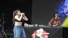 Chata Flores, con el micro, y DJ Shaolin, este jueves 18 de mayo en la plaza de San Bruno.
