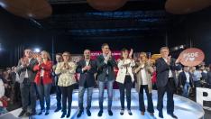 Lambán, Sánchez y Ranera, junto a la ministra Alegría y otros destacados dirigentes y candidatos del PSOE-Aragón.