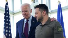 Joe Biden y Volodímir Zelenski, este domingo en Hiroshima (Japón) durante la cumbre del G7.