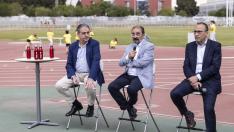 Lambán, entre Soriano y Faci, en el acto organizado este lunes en el Centro Aragonés del Deporte para presentar sus propuestas en materia deportiva.