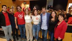 El aspirante de IU a la presidencia de la DGA, Álvaro Sanz, con candidatos autonómicos y locales, en Alcañiz.