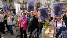 Dos mil personas se han concentrado en Vitoria para expresar su repulsa por el asesinato de Maialen Mazón.