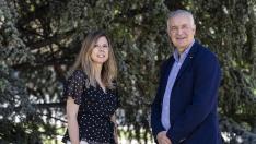 Virginia Gasión, psicoterapeuta y profesora del Máster de ‘Mindfulness’ de la Universidad de Zaragoza, junto al psiquiatra García Campayo.