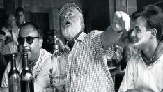 Hemingway, disfrutando de las fiestas de San Fermín en Pamplona