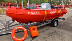 Los bomberos rinden homenaje a su primer instructor de buceo y le ponen su nombre a una barca especializada