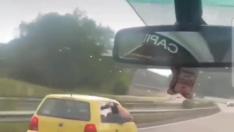Graban a un hombre en una pose obscena en plena autopista en Galicia