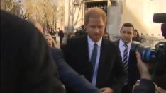 El príncipe Harry declara en el juicio contra el 'Daily Mirror': "Piratearon mis audios y me destruyeron"