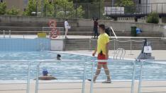 Primer día de piscinas municipales en Zaragoza