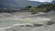El embalse de Arguis es otra de las imágenes de la sequía en Aragón.