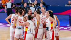 Las jugadoras de la selección española celebran la victoria en partido ante Montenegro en el Eurobasket