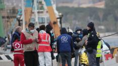 La Guardia Costera italiana ha rescatado a 96 inmigrantes en Calabria que viajaban a bordo de un velero por el Mediterráneo.