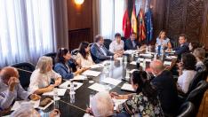 Primera reunión de trabajo del equipo de gobierno del Ayuntamiento de Zaragoza al completo tras su nombramiento, este martes.